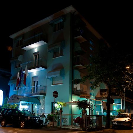 Hotel Savina Rimini Buitenkant foto