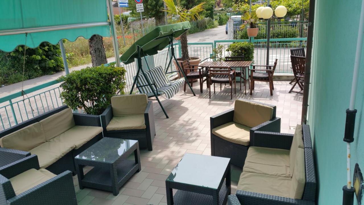 Hotel Savina Rimini Buitenkant foto