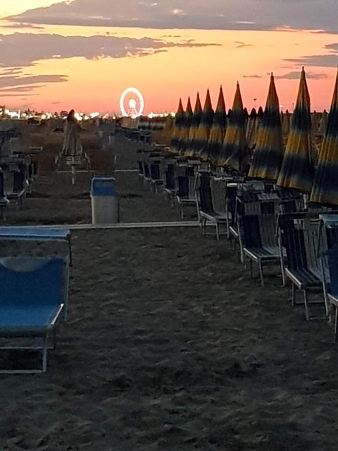 Hotel Savina Rimini Buitenkant foto