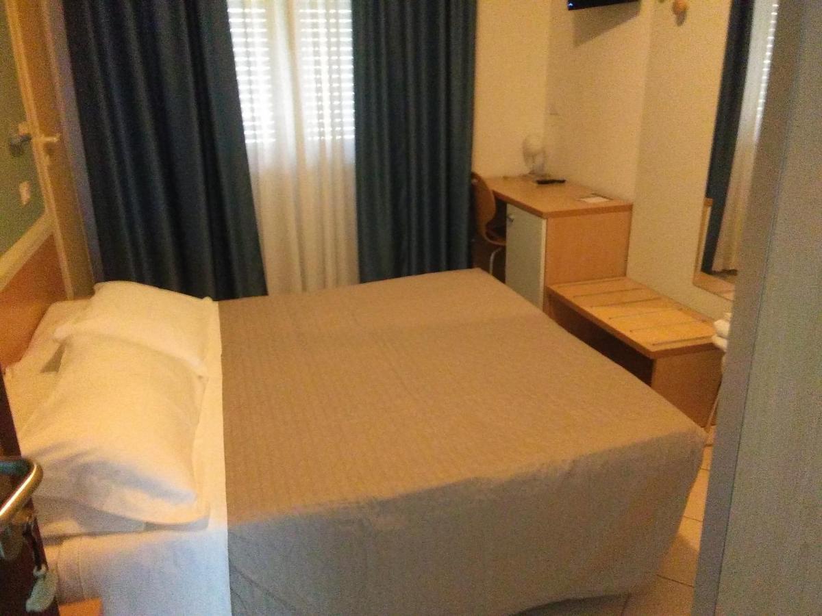 Hotel Savina Rimini Buitenkant foto