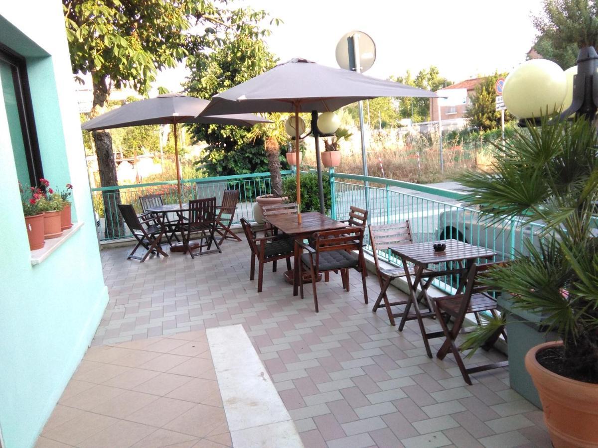 Hotel Savina Rimini Buitenkant foto
