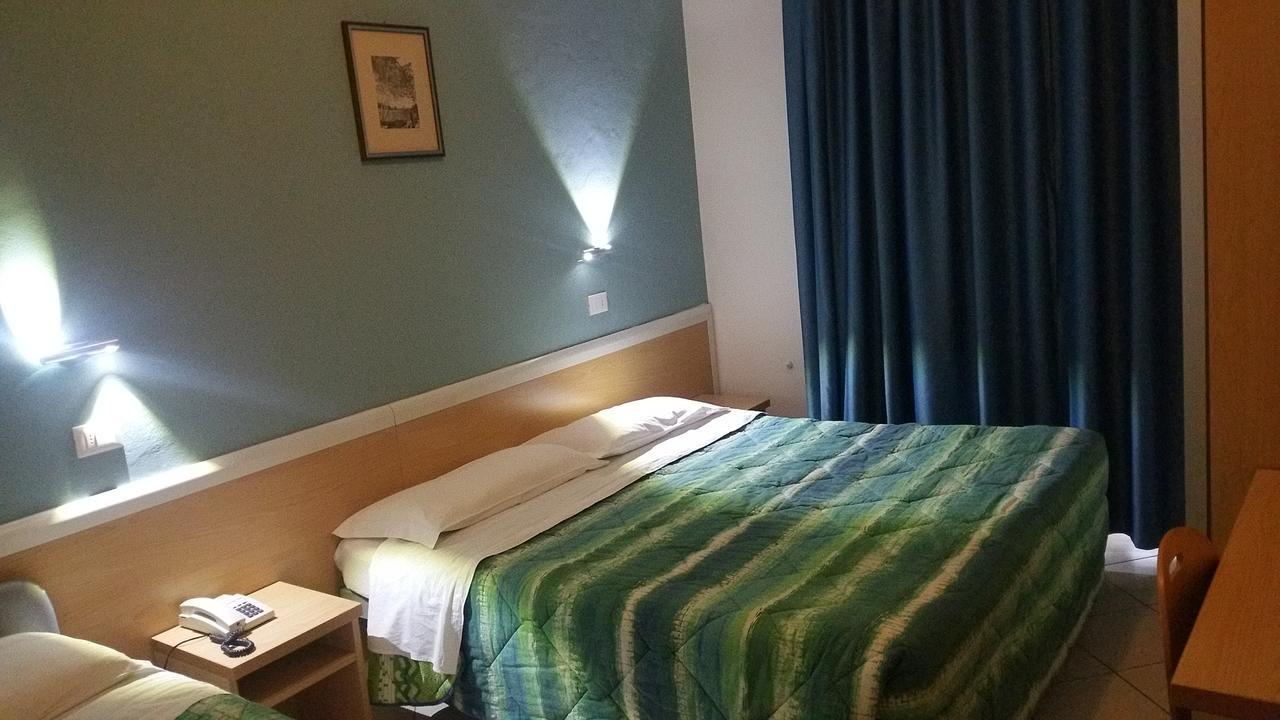 Hotel Savina Rimini Buitenkant foto