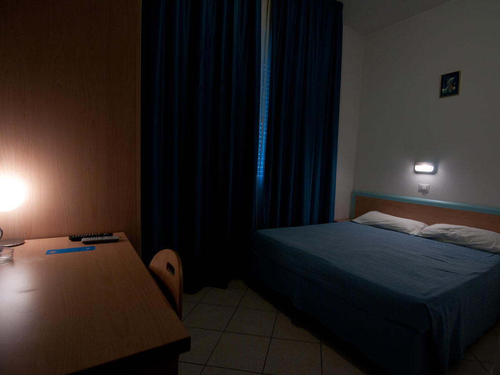 Hotel Savina Rimini Buitenkant foto